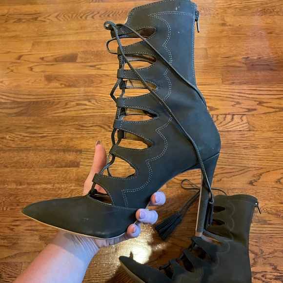 Steve Madden Booty Heels 🍁 - Picture 5 of 9